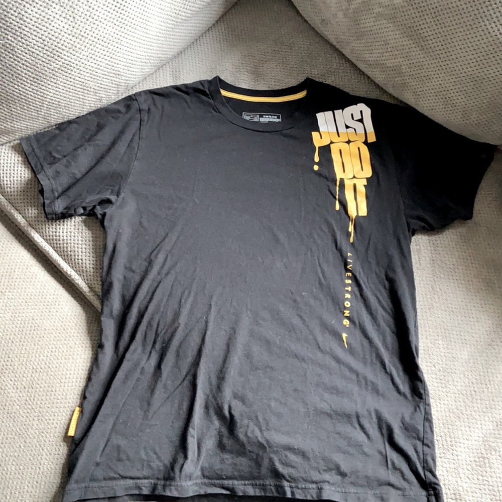Nike Men’s Livestrong tee